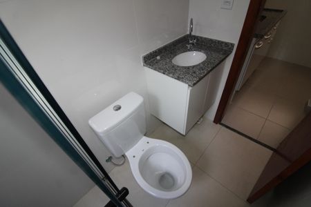 Banheiro de apartamento para alugar com 1 quarto, 23m² em Vila Nivi, São Paulo