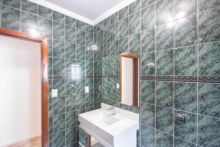 Casa à venda com 190m², 2 quartos e 2 vagasBanheiro 1