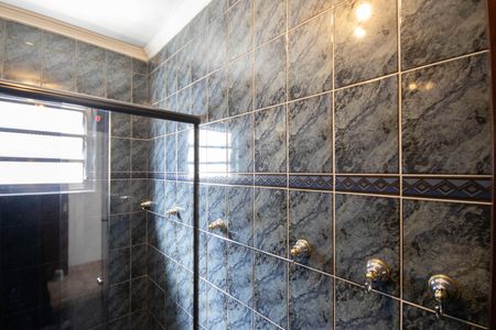 Casa à venda com 190m², 2 quartos e 2 vagasBanheiro da Suíte 1