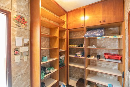 Casa à venda com 190m², 2 quartos e 2 vagasDespensa