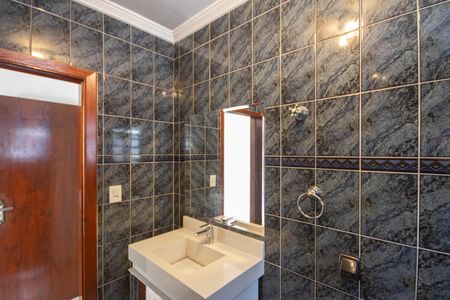 Casa à venda com 190m², 2 quartos e 2 vagasBanheiro da Suíte 1