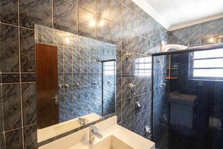 Casa à venda com 190m², 2 quartos e 2 vagasBanheiro da Suíte 1