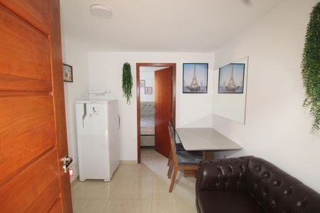 Sala/Cozinha de apartamento para alugar com 1 quarto, 23m² em Vila Nivi, São Paulo