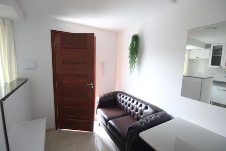 Sala/Cozinha  de apartamento para alugar com 1 quarto, 23m² em Vila Nivi, São Paulo