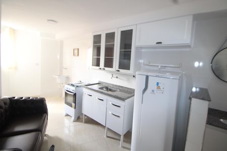 Sala/Cozinha de apartamento para alugar com 1 quarto, 25m² em Vila Nivi, São Paulo
