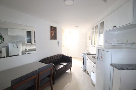 Sala/Cozinha de apartamento para alugar com 1 quarto, 25m² em Vila Nivi, São Paulo