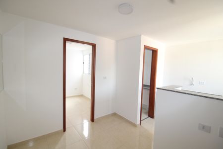 Sala/Cozinha de apartamento para alugar com 1 quarto, 23m² em Vila Nivi, São Paulo
