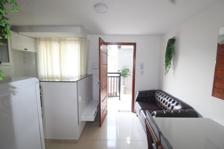 Sala/Cozinha de apartamento para alugar com 1 quarto, 23m² em Vila Nivi, São Paulo