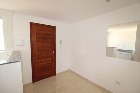 Sala/Cozinha de apartamento para alugar com 1 quarto, 23m² em Vila Nivi, São Paulo