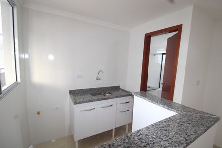 Sala/Cozinha  de apartamento para alugar com 1 quarto, 23m² em Vila Nivi, São Paulo