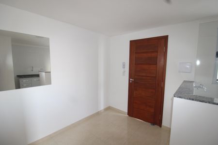 Sala/Cozinha  de apartamento para alugar com 1 quarto, 23m² em Vila Nivi, São Paulo