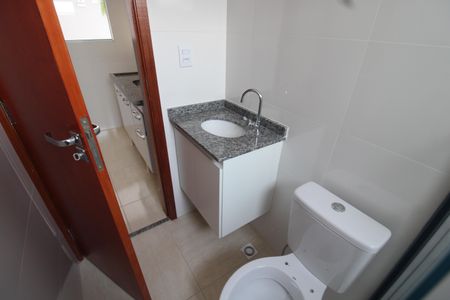 Banheiro de apartamento para alugar com 1 quarto, 23m² em Vila Nivi, São Paulo