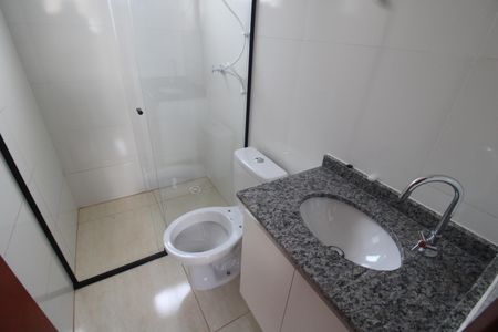 Banheiro de apartamento para alugar com 1 quarto, 23m² em Vila Nivi, São Paulo