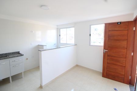 Sala/Cozinha de apartamento para alugar com 1 quarto, 27m² em Vila Nivi, São Paulo