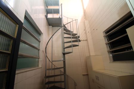 Casa à venda com 200m², 4 quartos e 1 vagaÁrea de Serviço