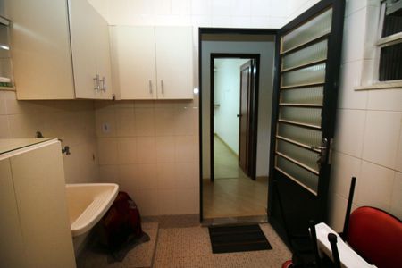 Casa à venda com 200m², 4 quartos e 1 vagaÁrea de Serviço