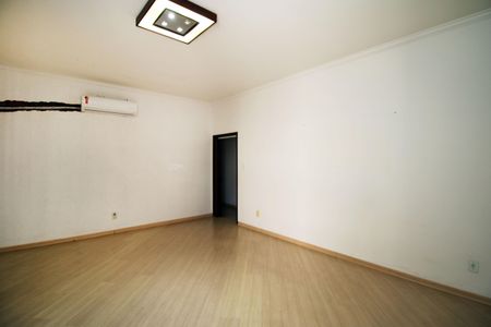 Sala de casa à venda com 4 quartos, 200m² em Penha, Rio de Janeiro