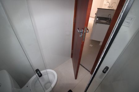 Banheiro de apartamento para alugar com 1 quarto, 25m² em Vila Nivi, São Paulo
