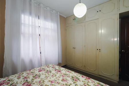 Casa à venda com 310m², 3 quartos e 3 vagas Casa à venda com 310m², 3 quartos e 3 vagasQuarto 2