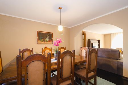 Casa à venda com 310m², 3 quartos e 3 vagas Casa à venda com 310m², 3 quartos e 3 vagasSala