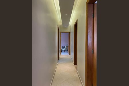 Casa à venda com 257m², 3 quartos e 6 vagasCorredor