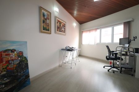 Casa à venda com 308m², 4 quartos e 4 vagasEscritório