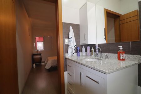 Casa à venda com 308m², 4 quartos e 4 vagasBanheiro da Suíte 2