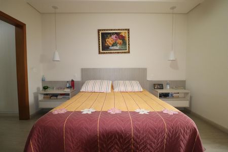 Casa à venda com 308m², 4 quartos e 4 vagasSuíte 1