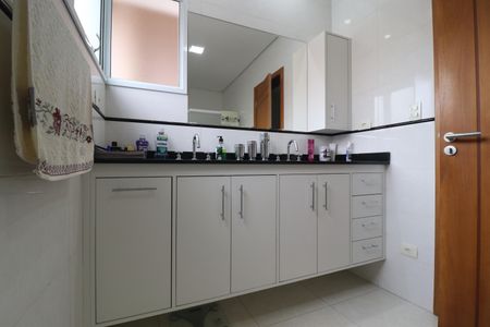 Casa à venda com 308m², 4 quartos e 4 vagasBanheiro da Suíte 1