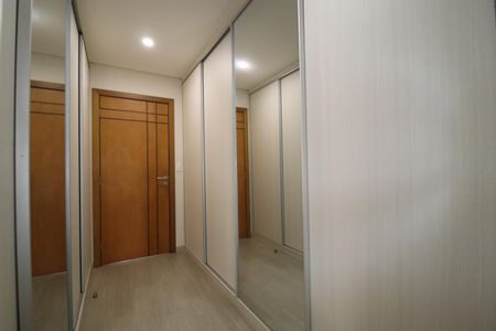 Casa à venda com 308m², 4 quartos e 4 vagasCloset  da Suíte 1
