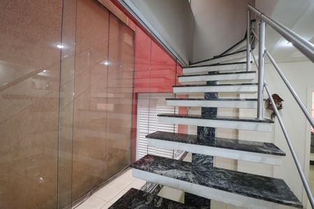 Casa à venda com 308m², 4 quartos e 4 vagasEscada