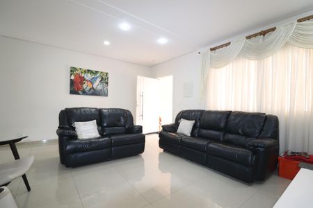 Casa à venda com 308m², 4 quartos e 4 vagasSala