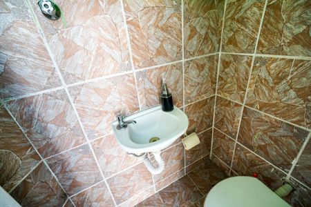 Casa à venda com 80m², 2 quartos e 1 vaga Casa à venda com 80m², 2 quartos e 1 vagaBanheiro de Serviço