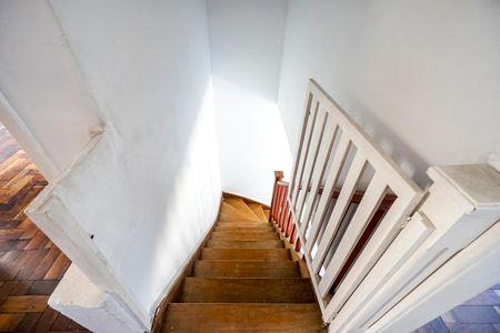 Casa à venda com 80m², 2 quartos e 1 vaga Casa à venda com 80m², 2 quartos e 1 vagaEscada