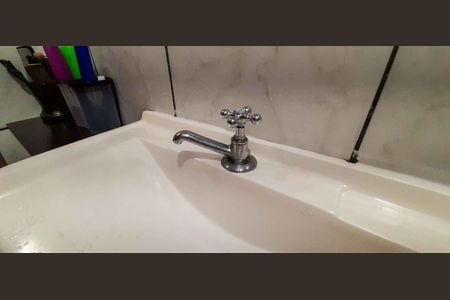 Casa à venda com 90m², 4 quartos e 3 vagasCasa 1 - Banheiro