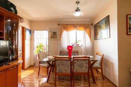 Casa à venda com 160m², 4 quartos e 4 vagasCasa 2 - Sala