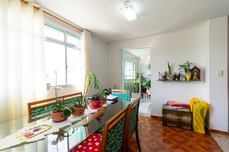 Casa à venda com 160m², 4 quartos e 4 vagasSala