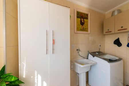 Casa à venda com 160m², 4 quartos e 4 vagasCasa 2 - Área de Serviço