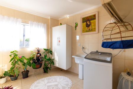 Casa à venda com 160m², 4 quartos e 4 vagasCasa 2 - Área de Serviço