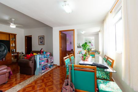 Casa à venda com 160m², 4 quartos e 4 vagasSala