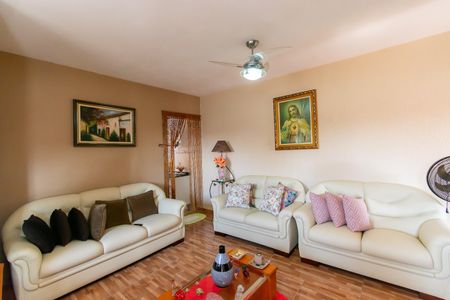 Casa à venda com 160m², 4 quartos e 4 vagasCasa 2 - Sala