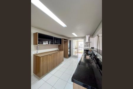 Apartamento à venda com 195m², 3 quartos e 3 vagasCozinha