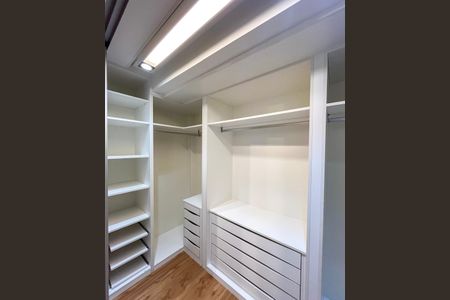 Apartamento à venda com 195m², 3 quartos e 3 vagasCloset da suíte 2