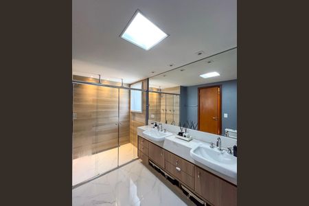 Apartamento à venda com 195m², 3 quartos e 3 vagasBanheiro da Suíte 2