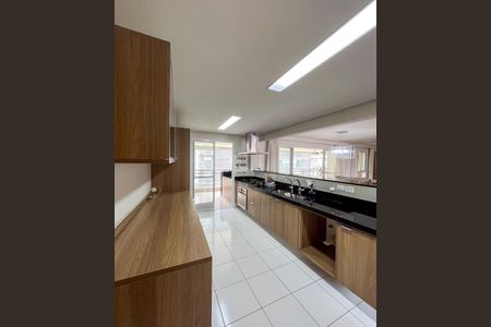 Apartamento à venda com 195m², 3 quartos e 3 vagasCozinha
