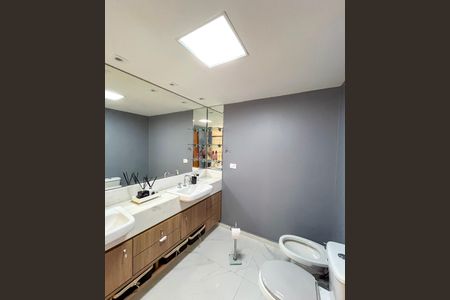 Apartamento à venda com 195m², 3 quartos e 3 vagasBanheiro da Suíte 2