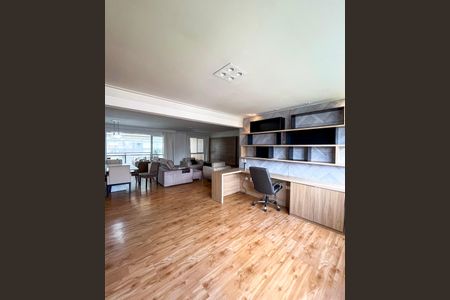 Apartamento à venda com 195m², 3 quartos e 3 vagasEscritório