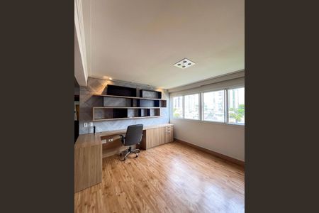 Apartamento à venda com 195m², 3 quartos e 3 vagasEscritório