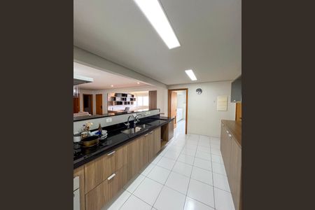 Apartamento à venda com 195m², 3 quartos e 3 vagasCozinha