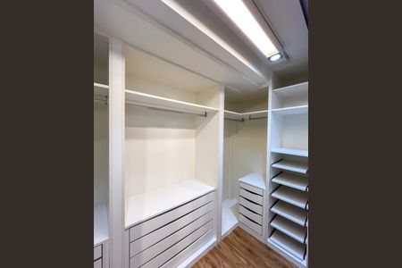 Apartamento à venda com 195m², 3 quartos e 3 vagasCloset da suíte 2